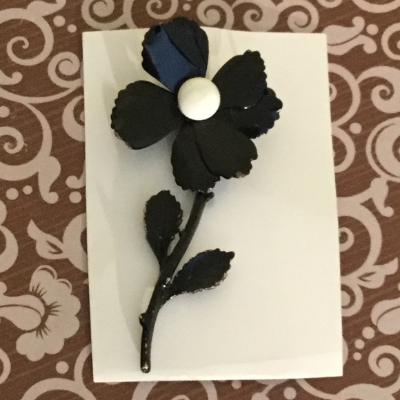 Antique Flower Brooch - Picture 2 of 2